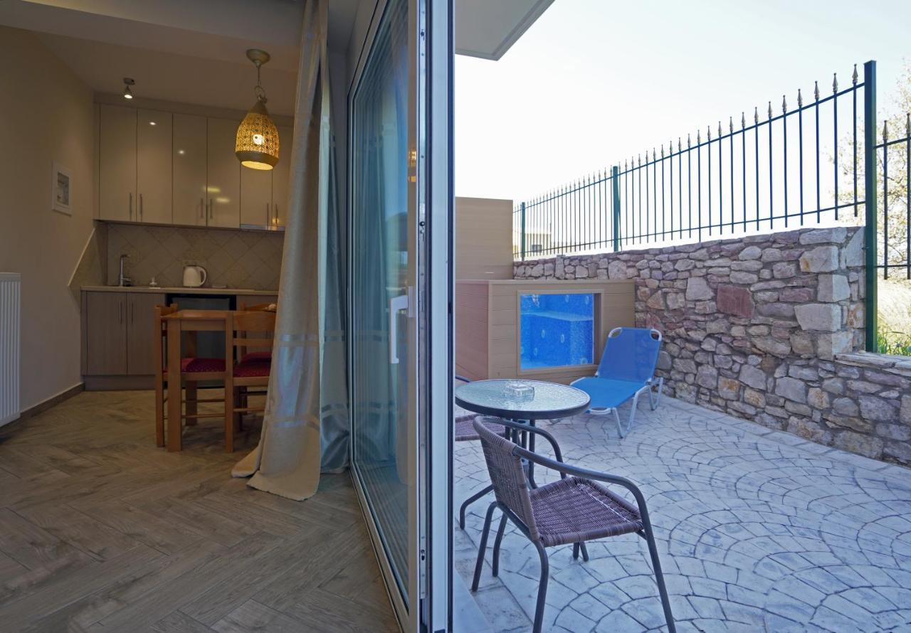Semiramis Suites With Pool Calamata Exterior foto
