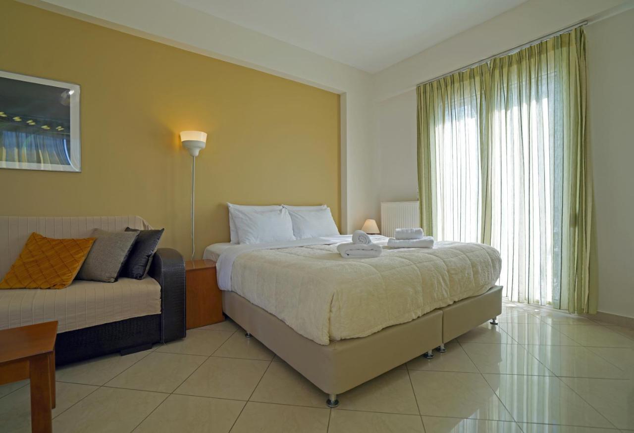 Semiramis Suites With Pool Calamata Exterior foto