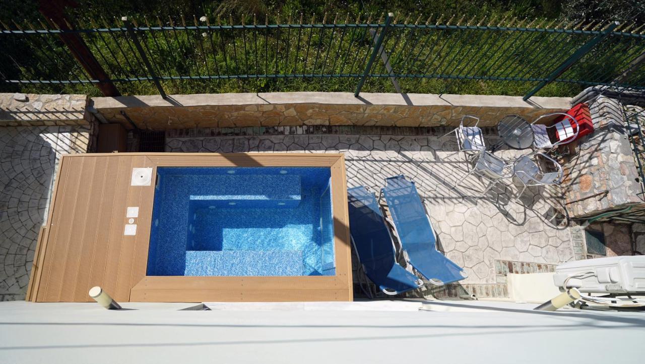 Semiramis Suites With Pool Calamata Exterior foto