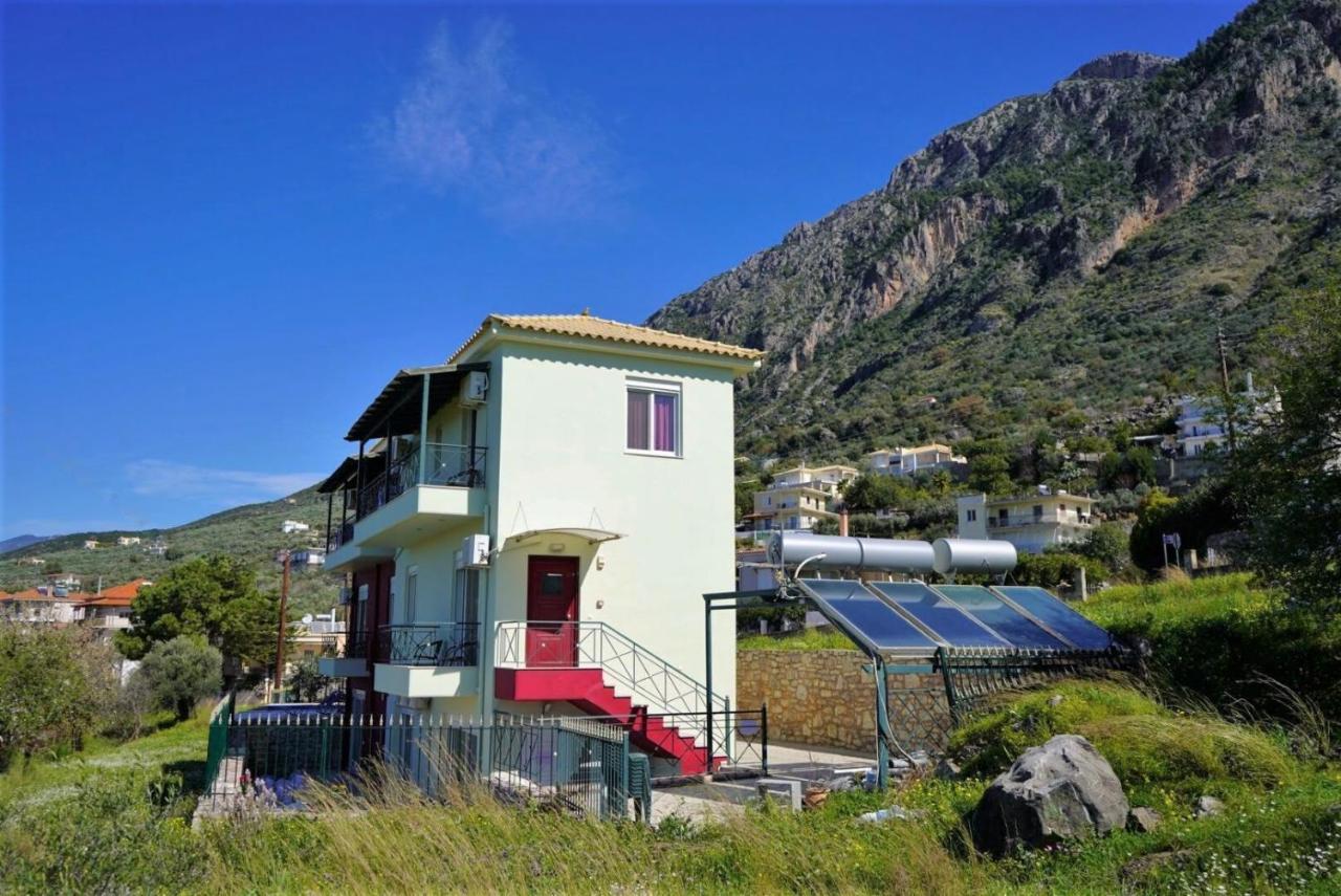 Semiramis Suites With Pool Calamata Exterior foto