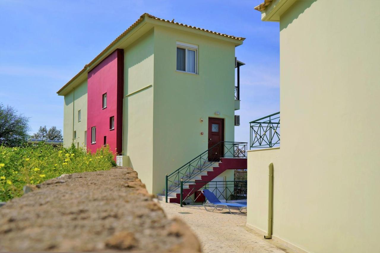 Semiramis Suites With Pool Calamata Exterior foto