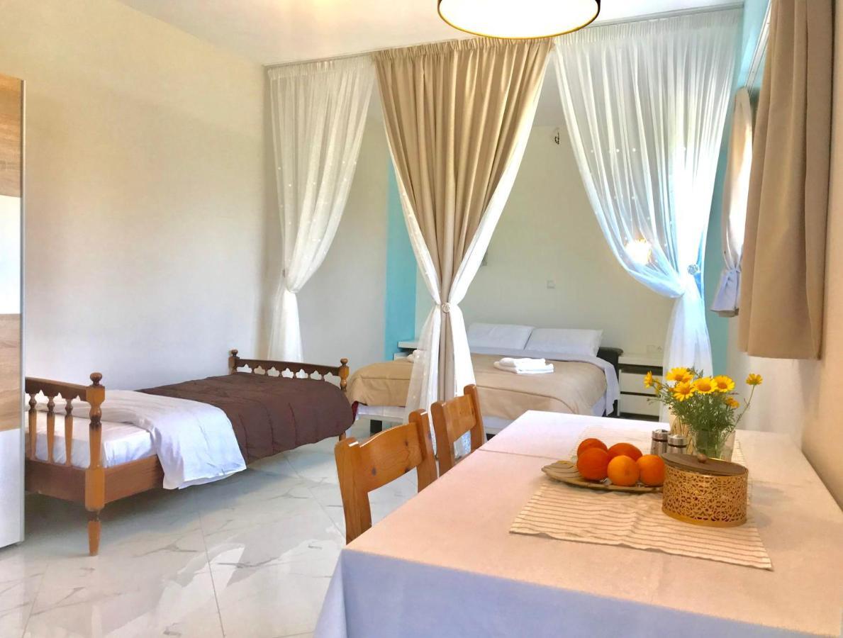 Semiramis Suites With Pool Calamata Exterior foto